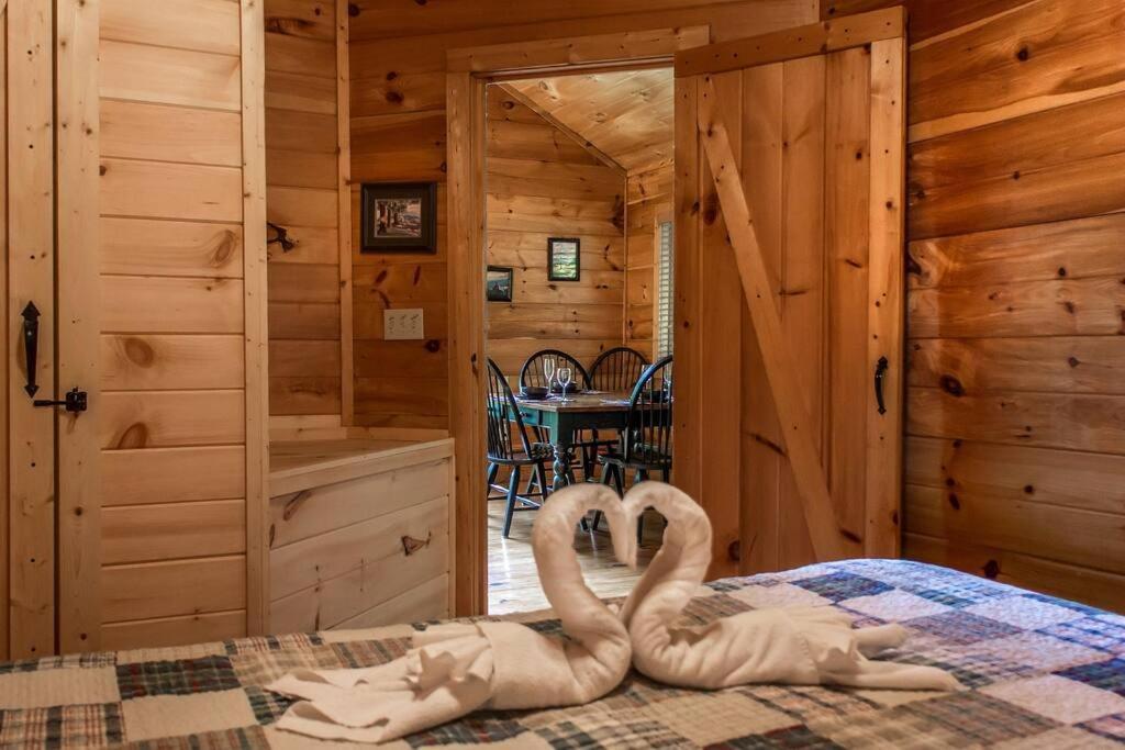 Holly Tree Hideaway - Semi Secluded Mtn Setting Villa Sevierville Exterior photo